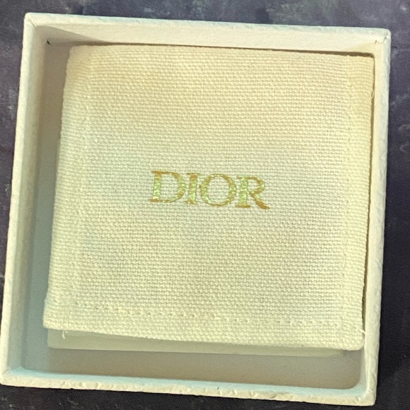 Dior 30 Montaigne Earrings - Picture 9 of 9